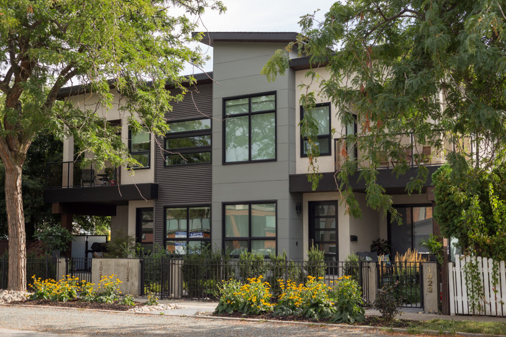 Infill Two duplexes, front and back; Project Team: Unknown; Photo Credit: Arlene Janousek. 4 units; Duplex_Duplex?; 2 blg