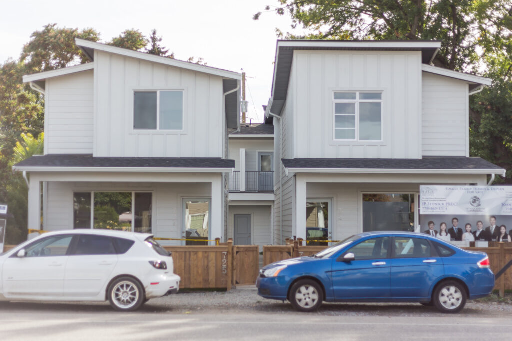 Duplex and two single detached units; Project Team: Unknown; Photo Credit: Arlene Janousek. 4 units; Duplex_Single-Detached; 3 blgs