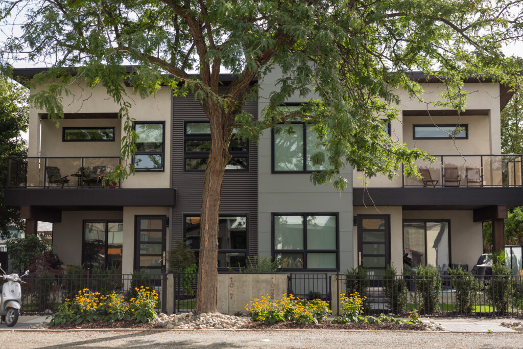 Infill Two duplexes, front and back; Project Team: Unknown; Photo Credit: Arlene Janousek. 4 units; Duplex_Duplex?; 2 blg