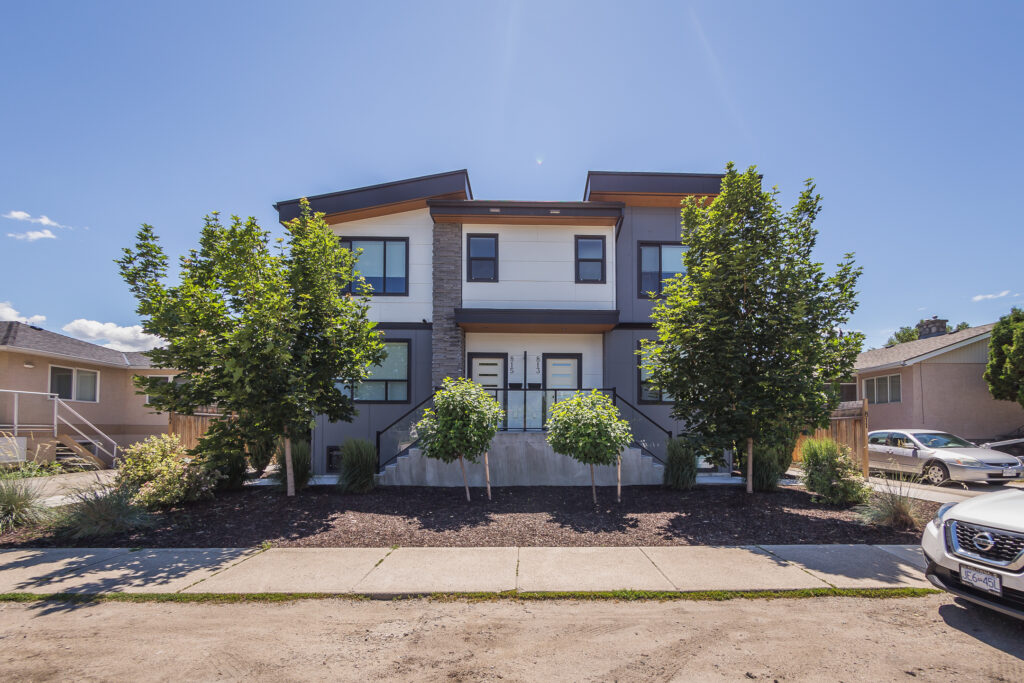 Townhomes; Project Team: Unknown; Photo Credit: Arlene Janousek. 4 units; Townhomes; 1 blg