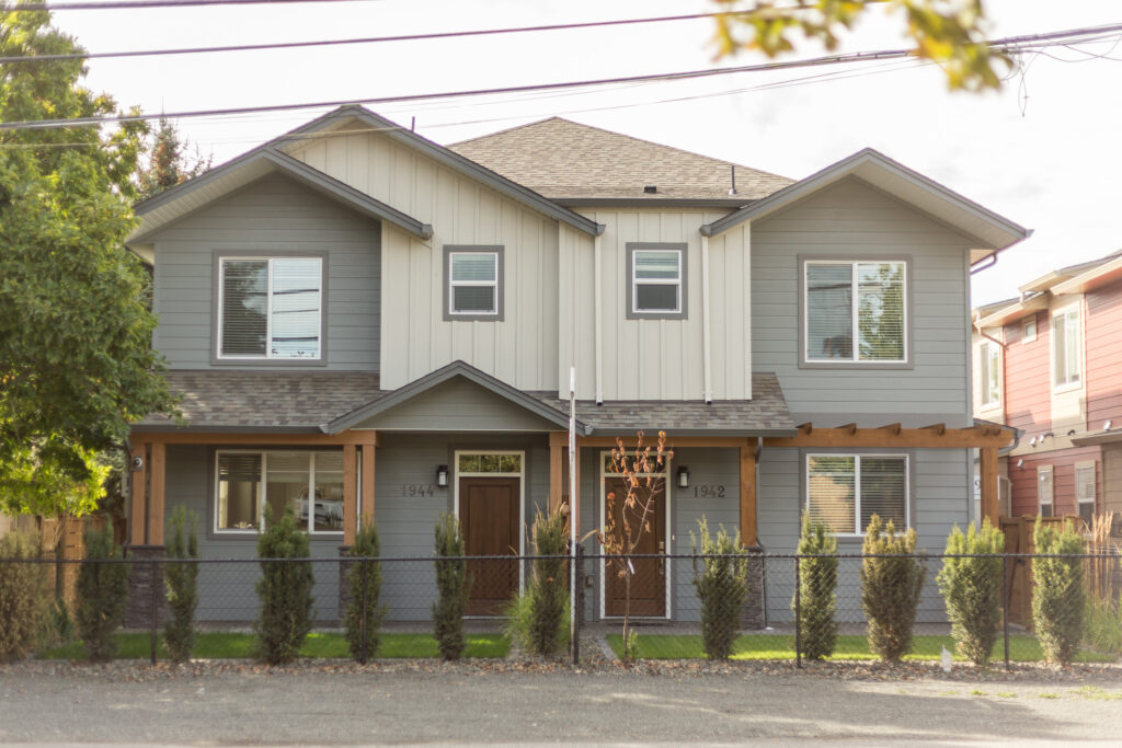 Infill Triplex; Project Team: Unknown; Photo Credit: Arlene Janousek. 3 units; Triplex; 1 blg