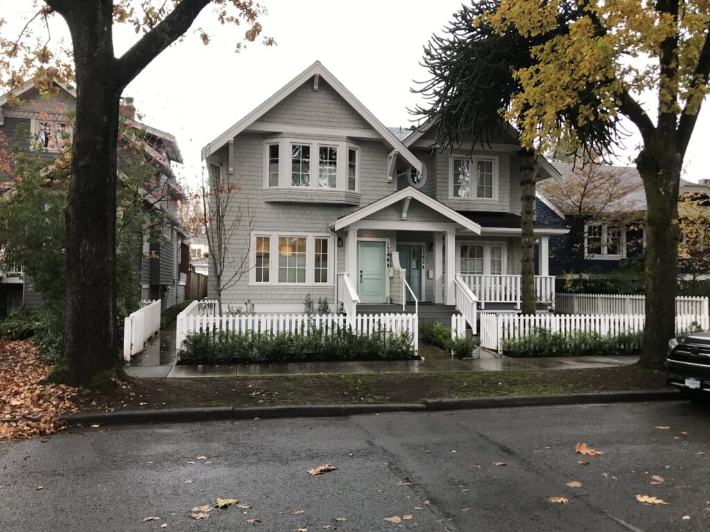 Infill Duplex, Side by side; Project Team: Unknown; Photo Credit: Aina Adashynski. 1 unit; Duplex; 1 blg