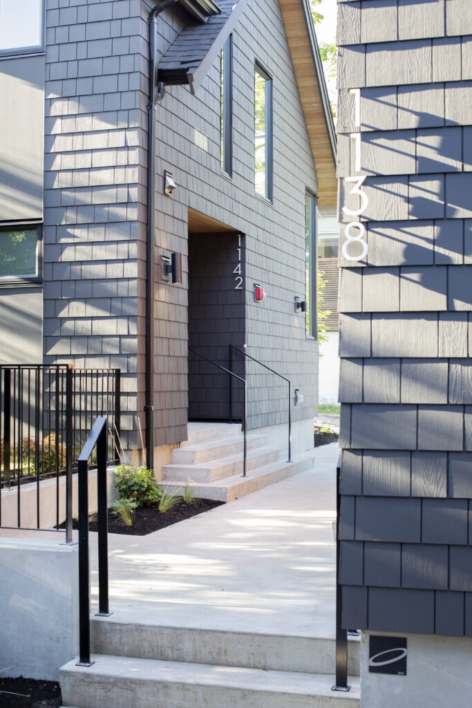 Five-unit Infill comprising a triplex that runs the length of one side of the lot, and two single detached homes; Project Team: Architrix; Photo Credit: Architrix. 5 units; Triplex; 3 blg