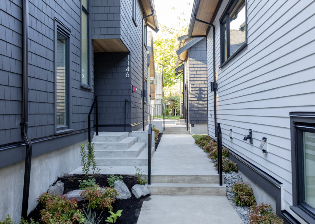Five-unit Infill comprising a triplex that runs the length of one side of the lot, and two single detached homes; Project Team: Architrix; Photo Credit: Architrix. 5 units; Triplex; 3 blg